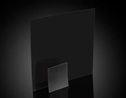 400～700 nmの非偏光の38％を透過する商用グレード 可視用偏光フィルム
