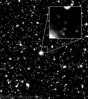 すばる望遠鏡で発見した距離128.8億光年かなたの銀河IOK-1 。2006年から2011年まで，人類が見た最も遠い銀河とされていた。