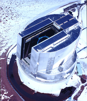 すばる望遠鏡は，ハワイ島マウナケア山頂にある有効口径8.2mの大型光学赤外線望遠鏡。すばる望遠鏡公式サイト↓http://subarutelescope.org/j_index.html